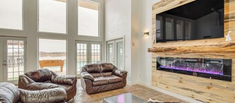 Hot Tub & Sauna: Lakefront Wichita Falls Home!