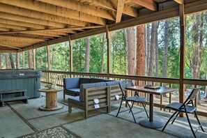 House (3 Bedrooms) | Interior - Pine Mountain Cabin w/ Hot Tub, 2 Mins to Marina! (Groveland)
