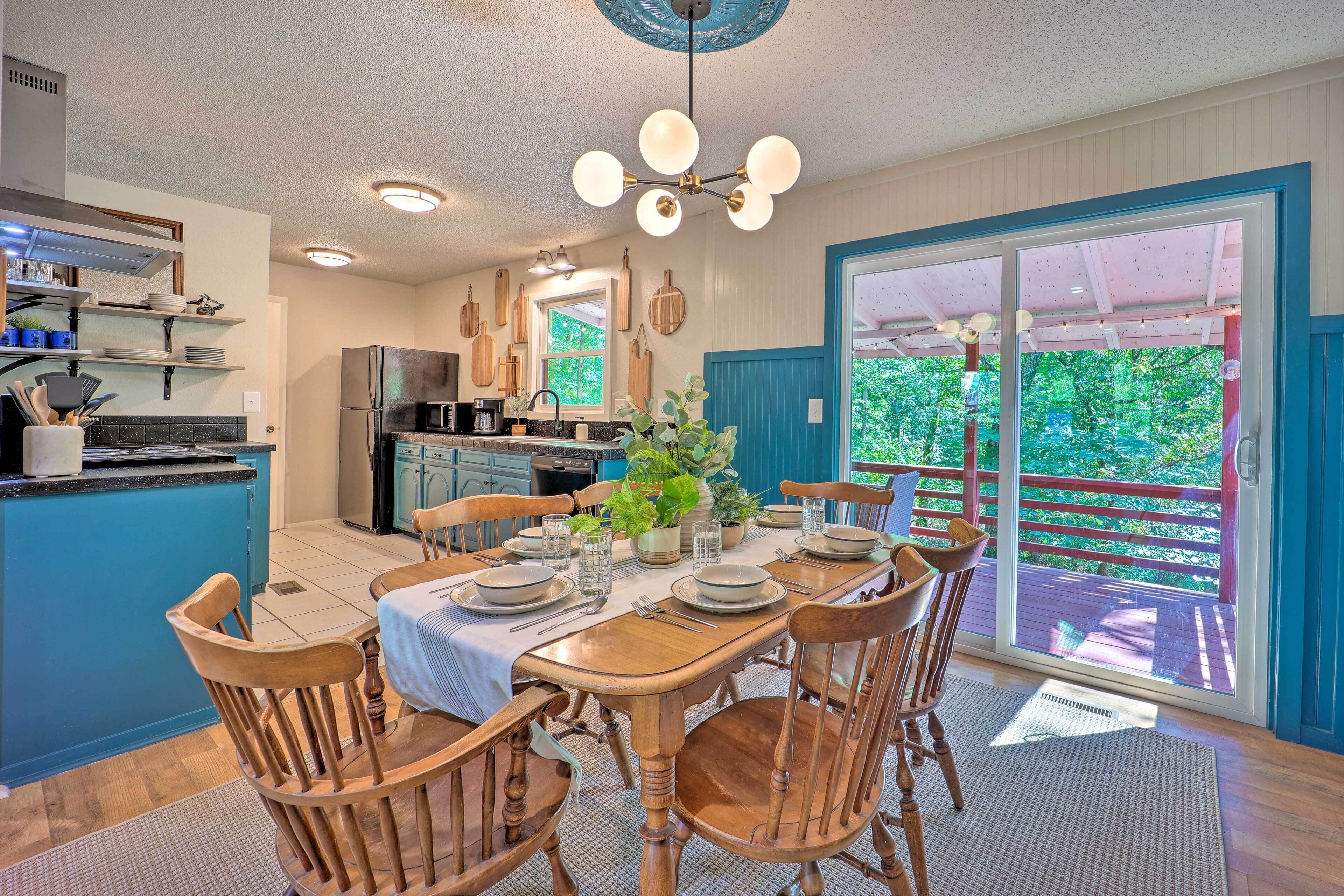 Dog-friendly Bella Vista Home w/ Grill + Deck