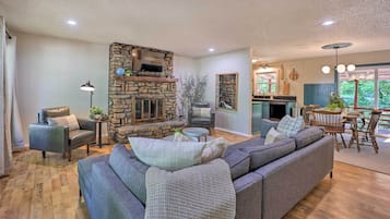 Casa (3 Bedrooms) | Área de estar | Lareira