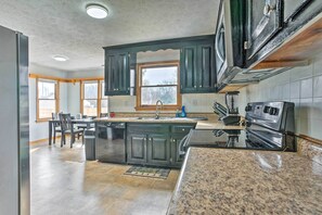 House (4 Bedrooms) | Interior