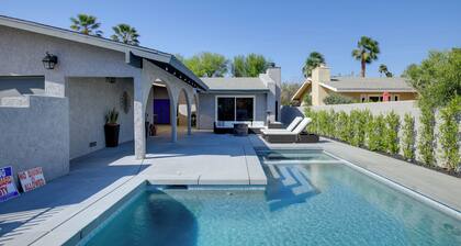 Theater Room & Pool Deck: Retreat in Palm Desert!