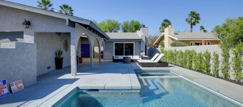 Theater Room & Pool Deck: Retreat in Palm Desert!