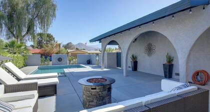 Theater Room & Pool Deck: Retreat in Palm Desert!
