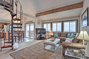 Interior - 1 Mi to Dining! Lakeside Group Getaway in Ozarks (Osage Beach)