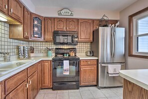 Apartment (3 Bedrooms) | Interior - 1 Mi to Shops & Dining: Idyllic Lakeside Getaway! (Osage Beach)