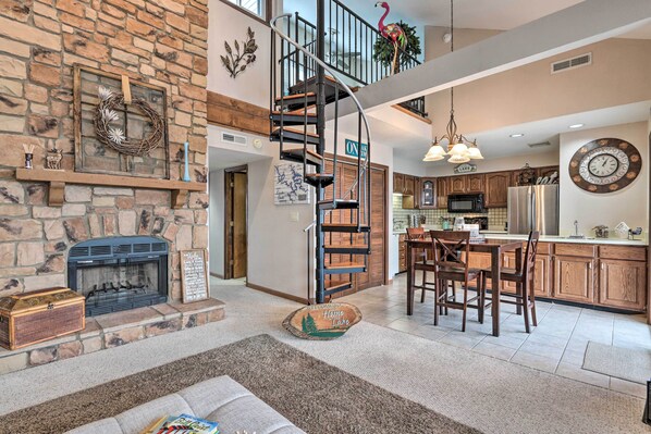 Apartment (3 Bedrooms) | Interior - 1 Mi to Shops & Dining: Idyllic Lakeside Getaway! (Osage Beach)