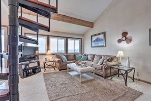 Apartment (3 Bedrooms) | Interior - 1 Mi to Shops & Dining: Idyllic Lakeside Getaway! (Osage Beach)