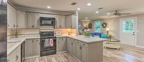 House (3 Bedrooms) | Interior
