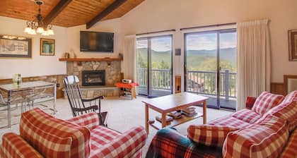 Mountaintop Condo w/ Great Mt Washington View