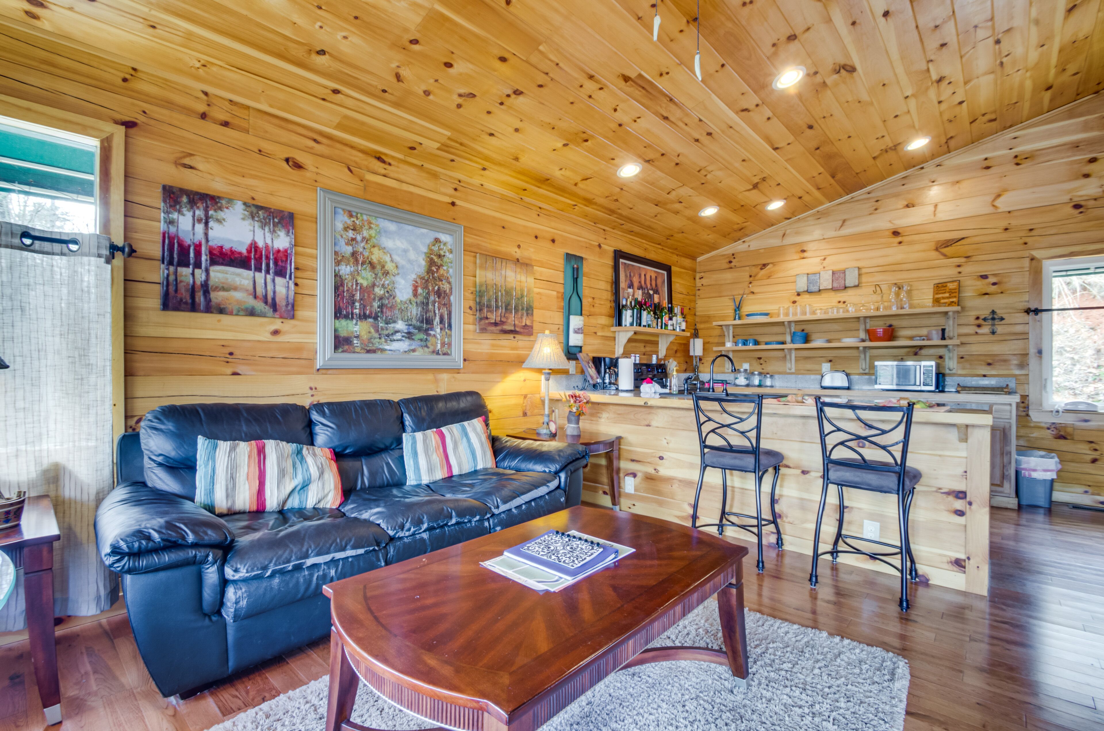 Cozy Bryson City Cabin - 2 Miles to Downtown!
