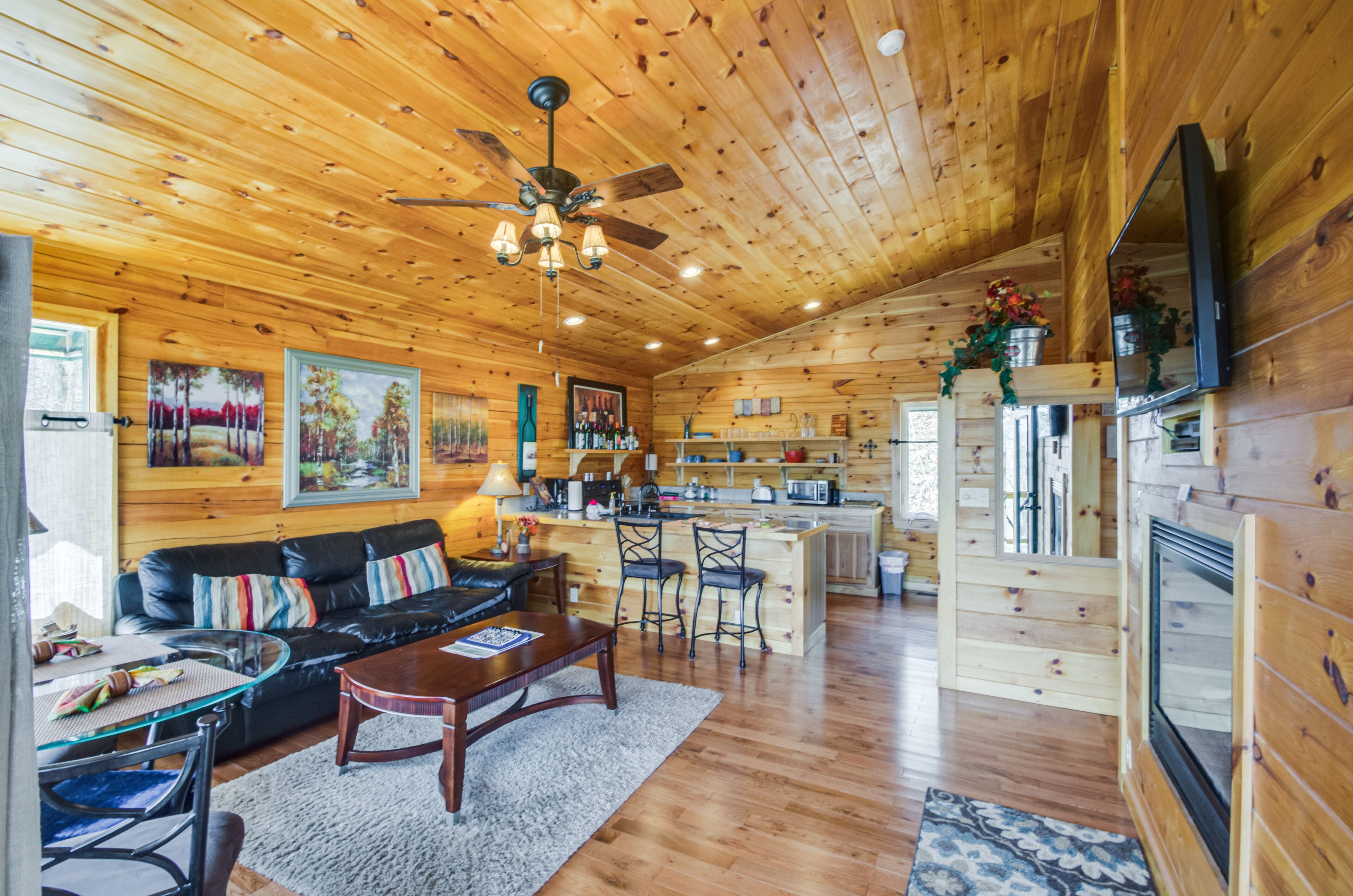 Cozy Bryson City Cabin - 2 Miles to Downtown!