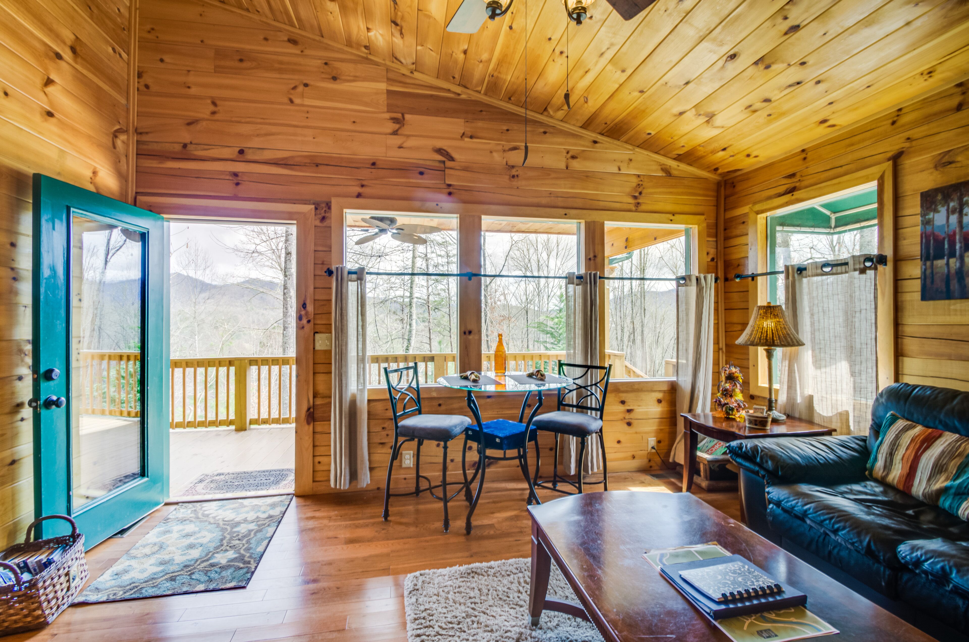Cozy Bryson City Cabin - 2 Miles to Downtown!