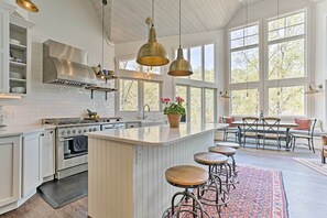 Rumah (4 Bedrooms) | Dapur pribadi | Microwave, oven, kompor, dan mesin pencuci piring