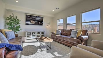 House (4 Bedrooms) | Living area | TV, ping pong, books