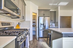 House (4 Bedrooms) | Interior - Hike & Golf: Washington Home w/ Hot Tub Access (Washington)