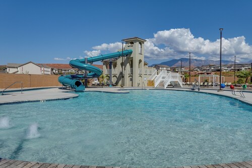 Hike & Golf: Washington Home w/ Hot Tub Access