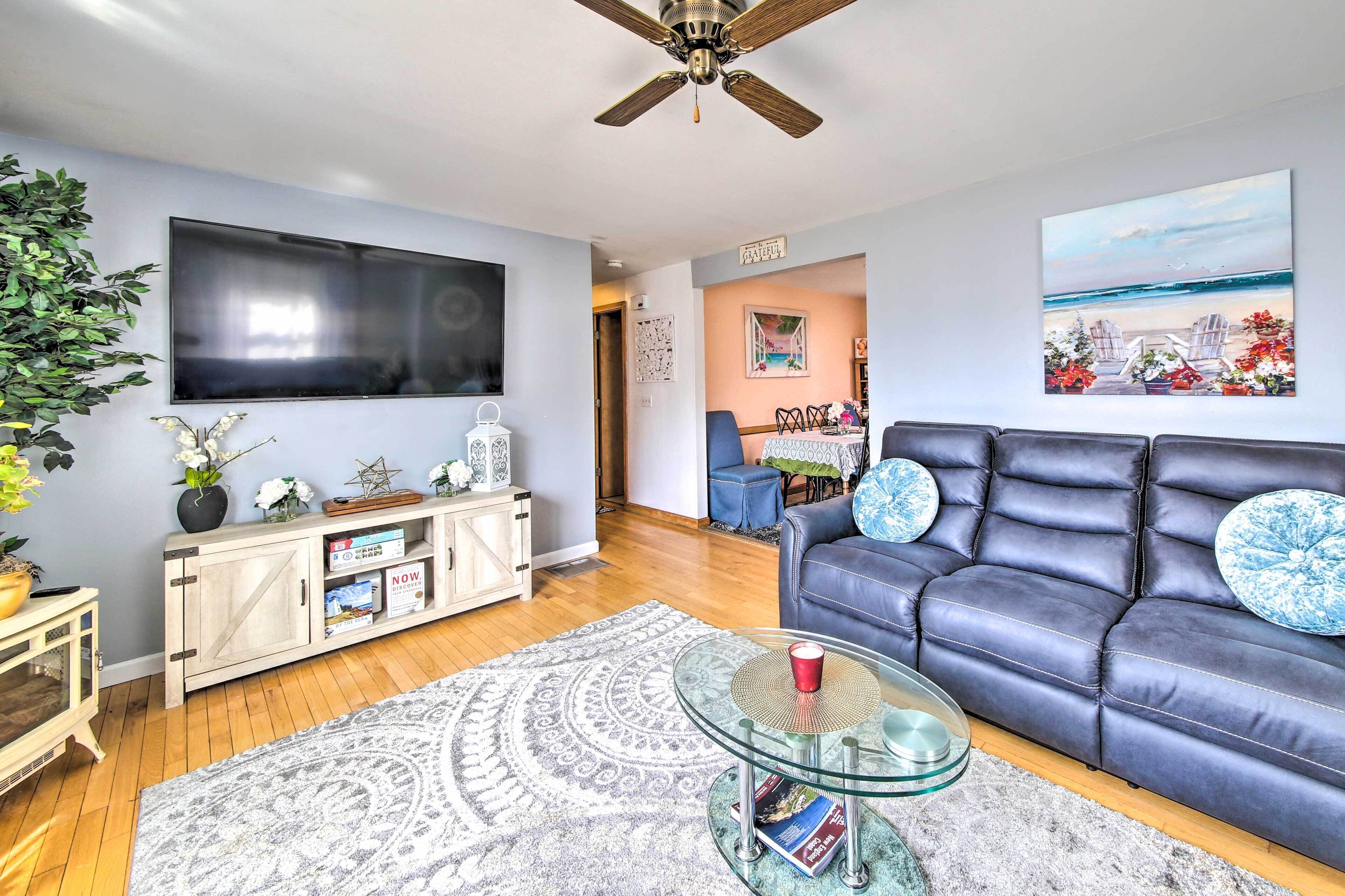 Serene Cottage w/ Water View - 3 Mi to Town!