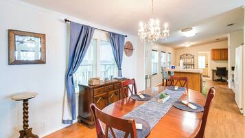 House (3 Bedrooms) | Interior
