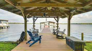 House (3 Bedrooms) | Property grounds