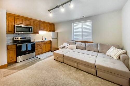 1 Mi to Downtown Loveland: Cozy Getaway!