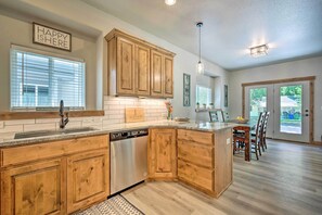 Apartment (3 Bedrooms) | Interior - 1 Mi to Downtown Loveland: Cozy Getaway! (Loveland)