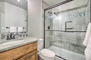 Interior - 1 Mi to Downtown Loveland: Cozy Getaway! (Loveland)