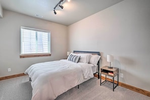 Apartment (3 Bedrooms) | Interior - 1 Mi to Downtown Loveland: Cozy Getaway! (Loveland)