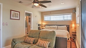 Interior - Unique Long Beach House w/ Patio, Grill & Balcony (Long Beach)