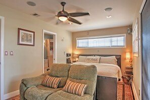 Interior - Unique Long Beach House w/ Patio, Grill & Balcony (Long Beach)