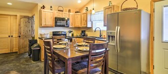 The Bunkhouse at Rolling Meadows Ranch w/ Grill!