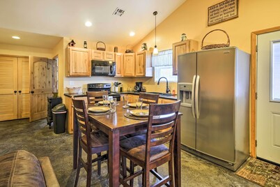 The Bunkhouse at Rolling Meadows Ranch w/ Grill!