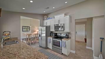 House (3 Bedrooms) | Interior