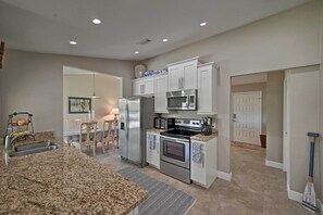 House (3 Bedrooms) | Interior