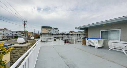 Ocean City Condo w/ Pool: Walk to Boardwalk!