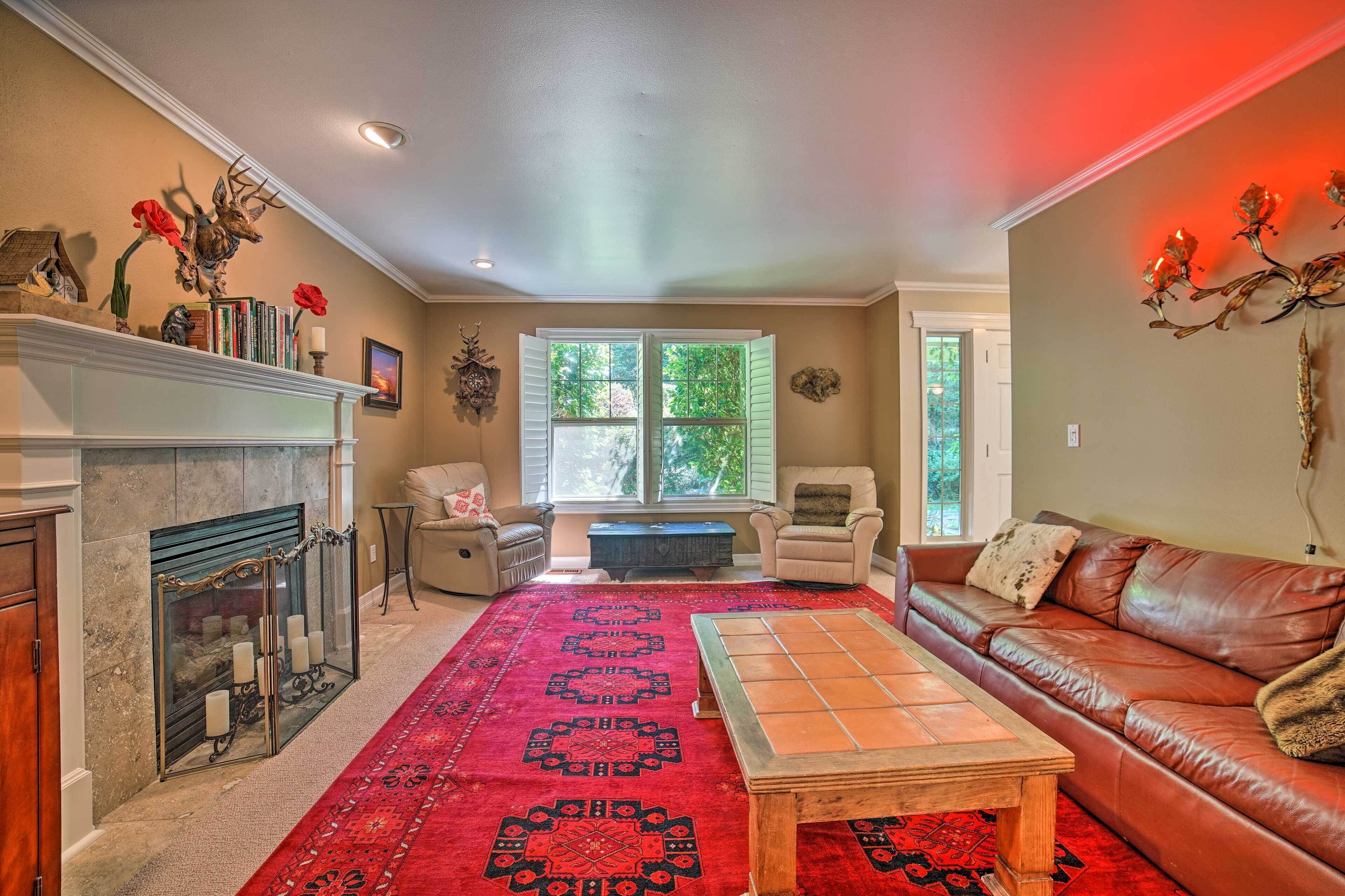 Beautiful Wine Country Home w/ Hot Tub & Lake View