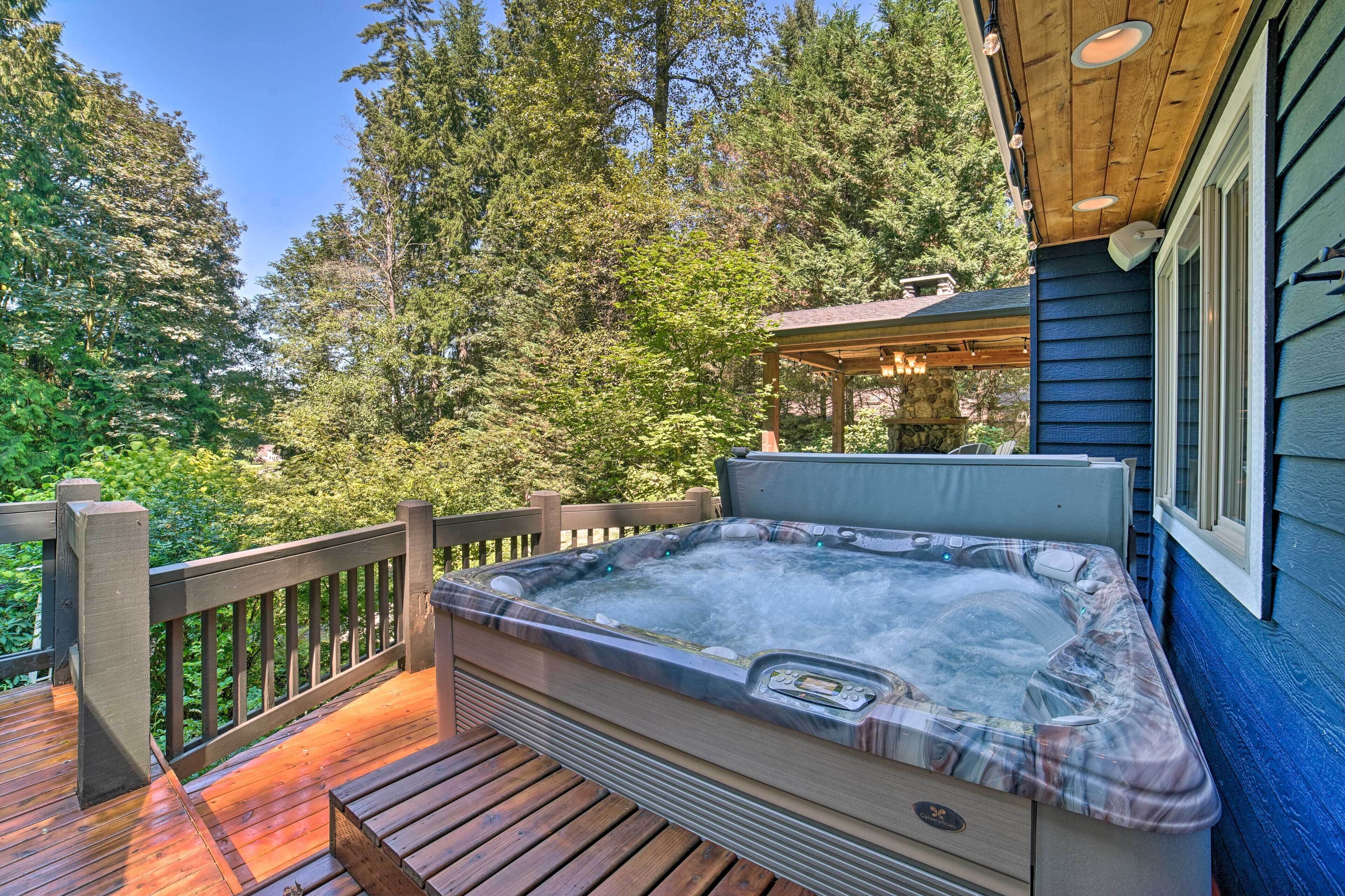 Beautiful Wine Country Home w/ Hot Tub & Lake View