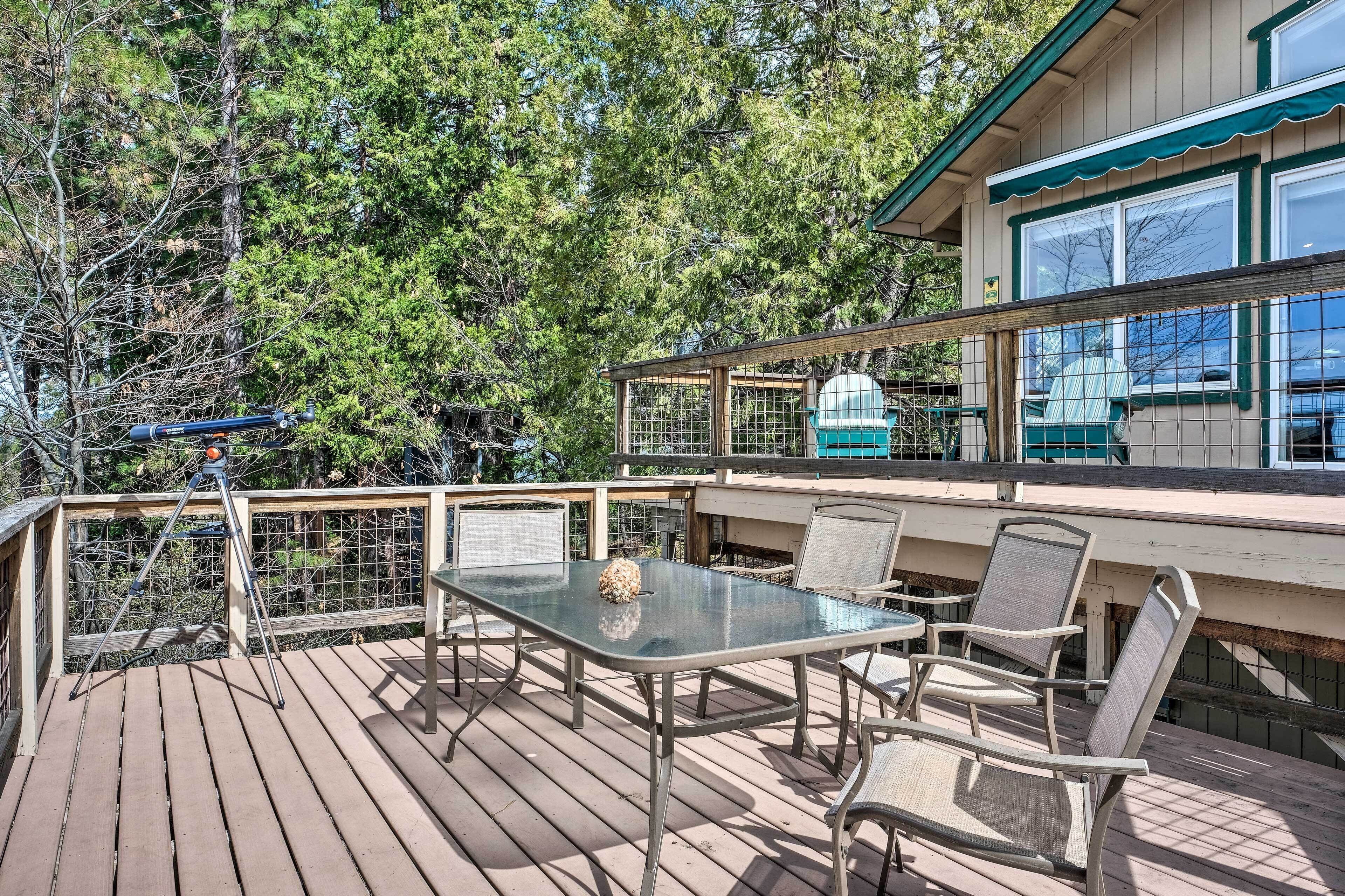 Pet-friendly Mtn Home w/ Deck, Half-mi to Hiking!