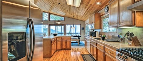 House (4 Bedrooms) | Interior