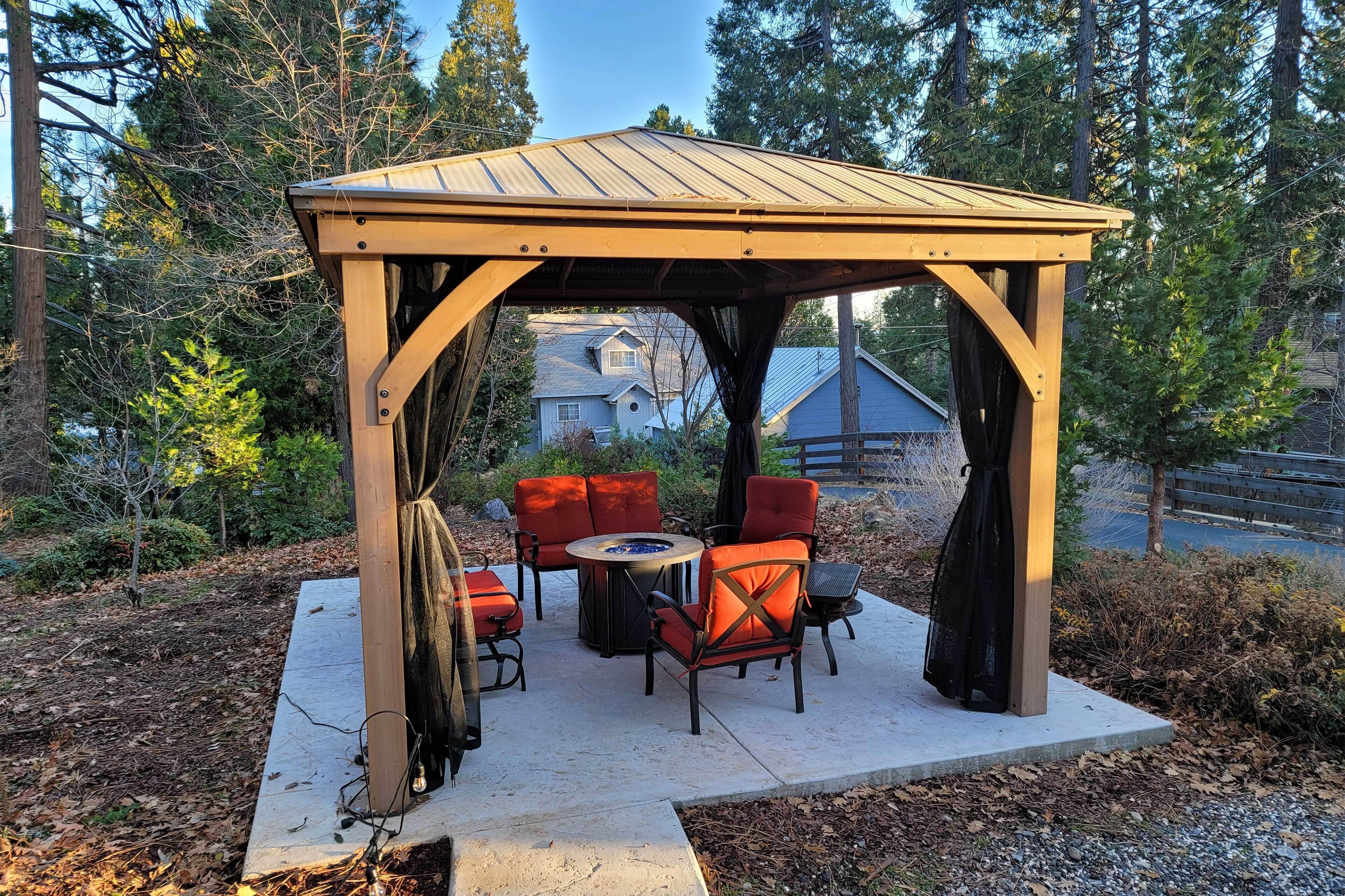 Pet-friendly Mtn Home w/ Deck, Half-mi to Hiking!