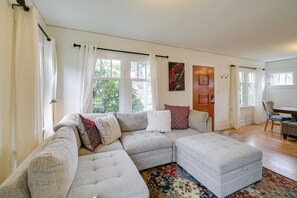 House (2 Bedrooms) | Interior - Charming Tacoma Vacation Home w/ Fenced Yard (Tacoma)