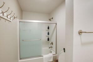 Interior - Riverfront Sheboygan Townhome w/ Grill! (Sheboygan)