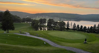 Cozy Alpine Lake Cabin w/ Pool & Lake Access!