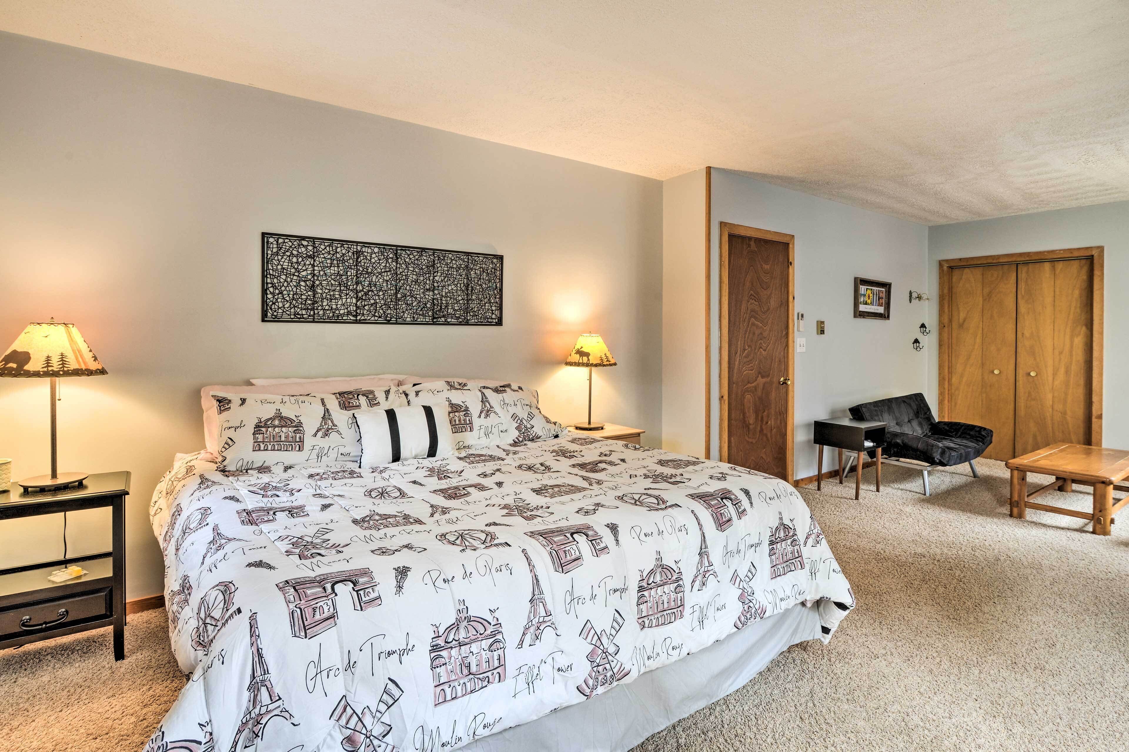 House (4 Bedrooms) | 4 bedrooms, desk, laptop workspace, iron/ironing board