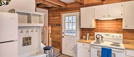 Talo (4 Bedrooms) | Yksityinen keittiö | Mikroaaltouuni, uuni, liesi, astianpesukone