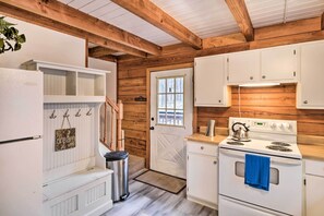 House (4 Bedrooms) | Private kitchen | Microwave, oven, stovetop, dishwasher - Cozy Alpine Lake Cabin w/ Pool & Lake Access! (Terra Alta)