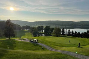 Golf - Cozy Alpine Lake Cabin w/ Pool & Lake Access! (Terra Alta)