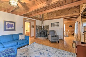 TV, video-game console - Cozy Alpine Lake Cabin w/ Pool & Lake Access! (Terra Alta)