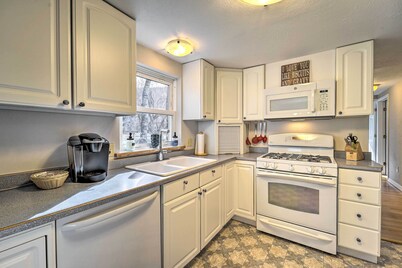 Dolores Ranch Cabin w/ Hot Tub & 1-acre Yard!