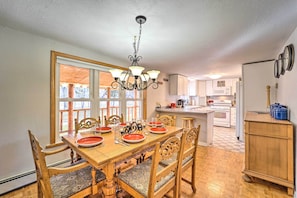 House (3 Bedrooms) | Interior